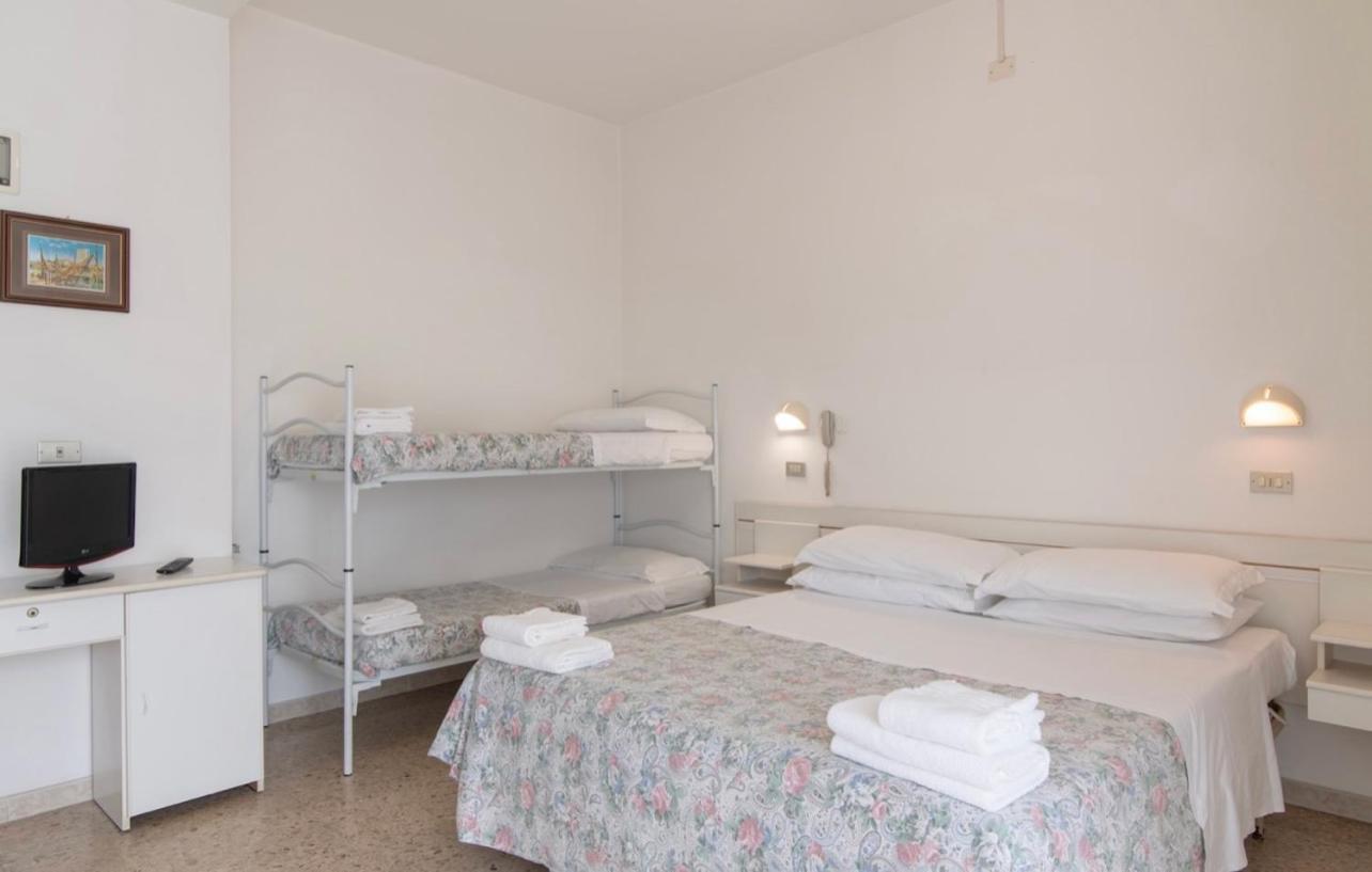 Hotel Miro Cattolica Kültér fotó